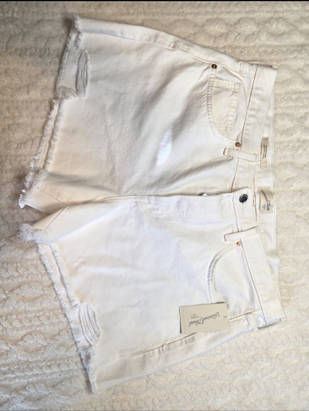 Universal Thread White Denim Shorts NWT Size 14 Raw Hem